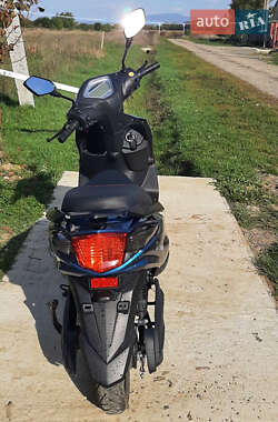 Скутер Yadea Leiman 2022 в Ужгороді