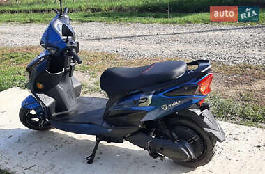 Скутер Yadea Leiman 2022 в Ужгороді