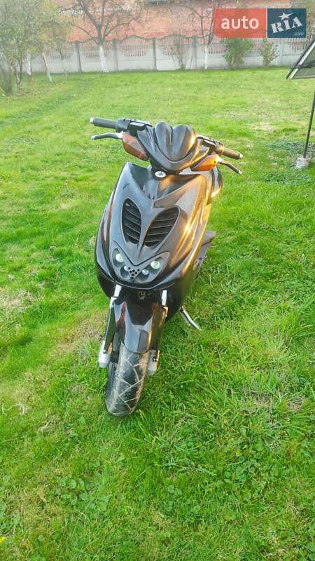 Скутер Yamaha Aerox 2001 в Рихтичах