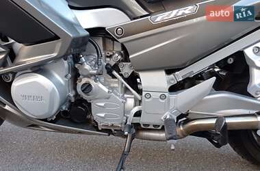 Мотоцикл Многоцелевой (All-round) Yamaha FJR 1300 2013 в  фото 17 Мотоцикл Многоцелевой (All-round) Yamaha FJR 1300 2013 в