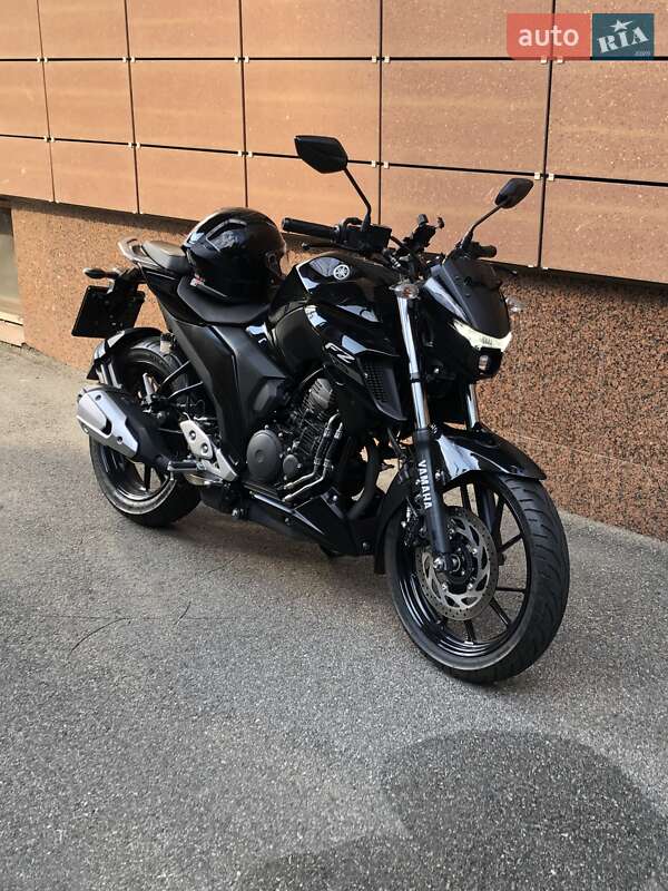 Yamaha FZ 25 2021