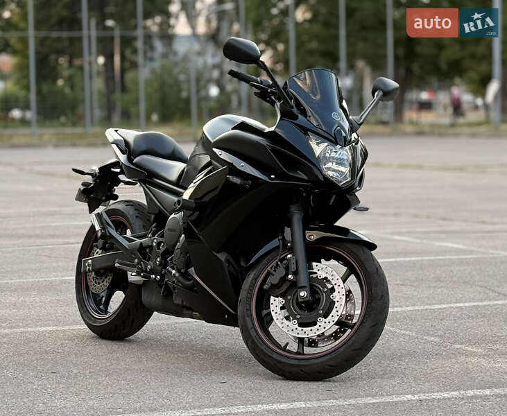 Yamaha FZ6 Fazer 2012