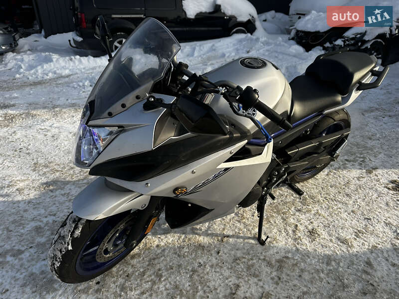 Yamaha FZ6 Fazer 2017