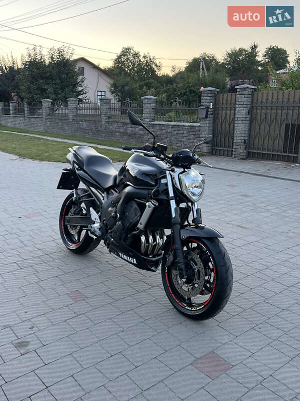 Мотоцикл Классик Yamaha FZ6 N 2005 в  фото Мотоцикл Классик Yamaha FZ6 N 2005 в