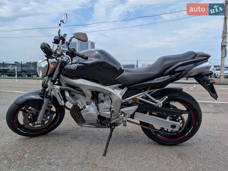 Yamaha FZ6 2004