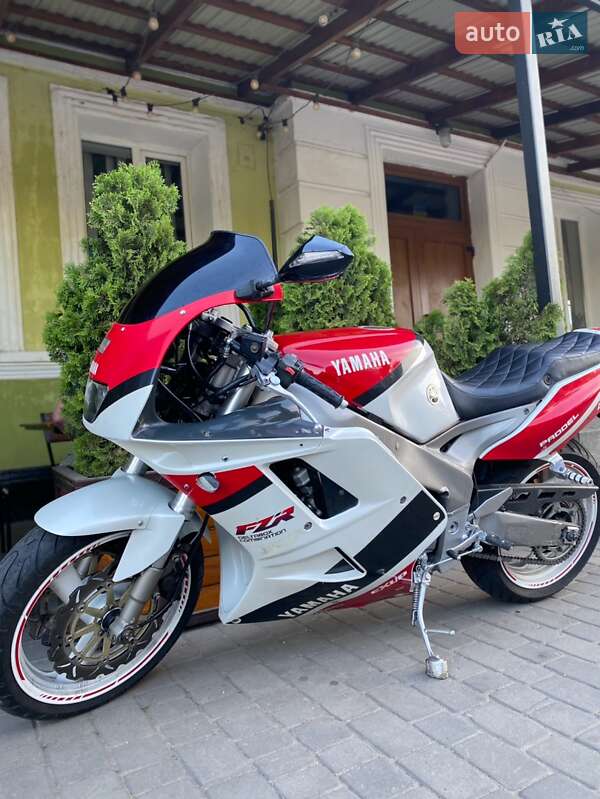 Спортбайк Yamaha FZR 1992 в Владимире