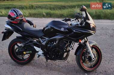 Мотоцикл Спорт-туризм Yamaha FZS 600 Fazer 2006 в Ратному