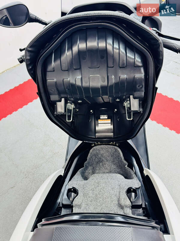 Максі-скутер Yamaha Majesty 400 2011 в Одесі фото 23 Максі-скутер Yamaha Majesty 400 2011 в Одесі