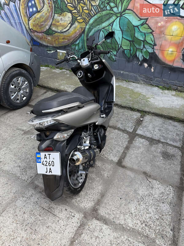 Макси-скутер Yamaha Majesty 2013 в Ивано-Франковске фото 10 Макси-скутер Yamaha Majesty 2013 в Ивано-Франковске