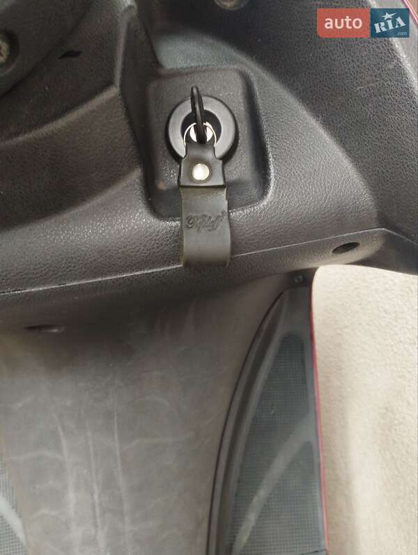 Мопеды Yamaha Majesty 2006 в Черновцах