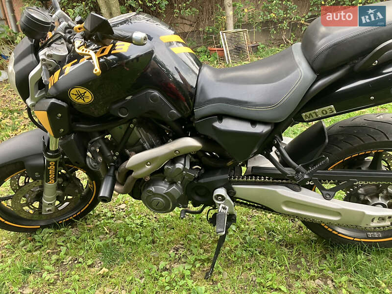 Мотоцикл Классик Yamaha MT-03 2006 в Великом Березном