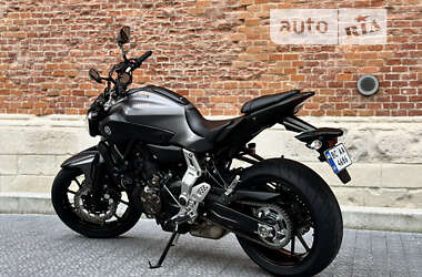 Мотоцикл Без обтекателей (Naked bike) Yamaha MT-07 2014 в 