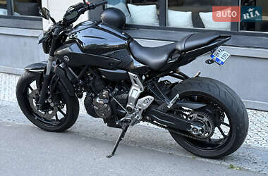 Мотоцикл Без обтекателей (Naked bike) Yamaha MT-07 2016 в 