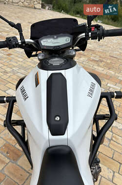 Мотоцикл Без обтекателей (Naked bike) Yamaha MT-07 2016 в 