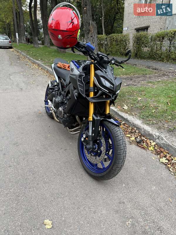 Мотоцикл Спорт-туризм Yamaha MT-09 SP 2017 в  фото Мотоцикл Спорт-туризм Yamaha MT-09 SP 2017 в