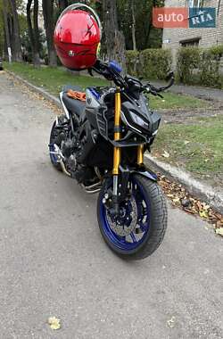 Мотоцикл Спорт-туризм Yamaha MT-09 SP 2017 в  Мотоцикл Спорт-туризм Yamaha MT-09 SP 2017 в