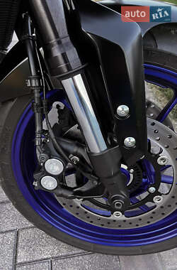 Мотоцикл Спорт-туризм Yamaha MT-09 2018 в 