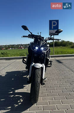 Мотоцикл Без обтекателей (Naked bike) Yamaha MT-09 2019 в 