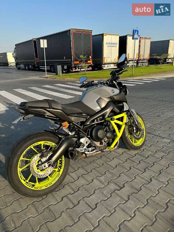Мотоцикл Без обтекателей (Naked bike) Yamaha MT-09 2017 в Житомире фото 5 Мотоцикл Без обтекателей (Naked bike) Yamaha MT-09 2017 в Житомире