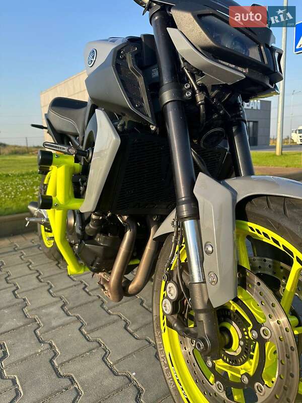 Мотоцикл Без обтекателей (Naked bike) Yamaha MT-09 2017 в Житомире фото 12 Мотоцикл Без обтекателей (Naked bike) Yamaha MT-09 2017 в Житомире