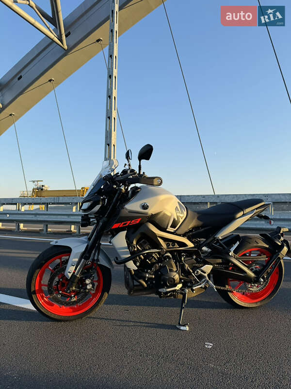 Мотоцикл Без обтекателей (Naked bike) Yamaha MT-09 2019 в Киеве