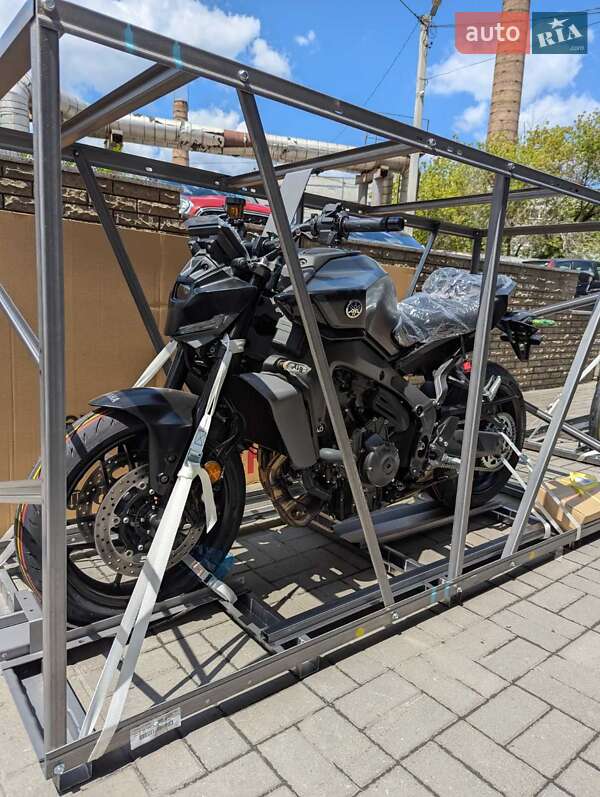 Мотоцикл Без обтекателей (Naked bike) Yamaha MT-09 2025 в Днепре фото 3 Мотоцикл Без обтекателей (Naked bike) Yamaha MT-09 2025 в Днепре