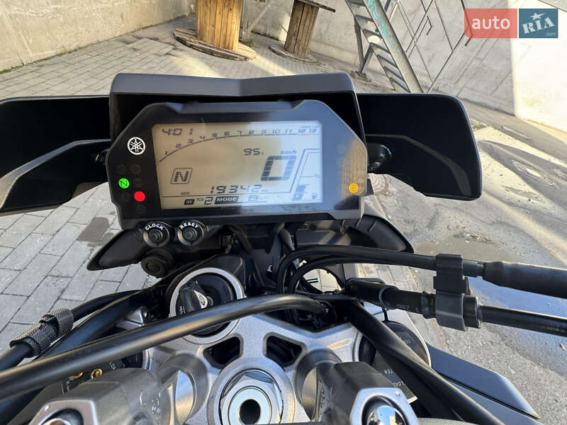 Мотоцикл Без обтекателей (Naked bike) Yamaha MT-10 2017 в Вишневом фото 7 Мотоцикл Без обтекателей (Naked bike) Yamaha MT-10 2017 в Вишневом