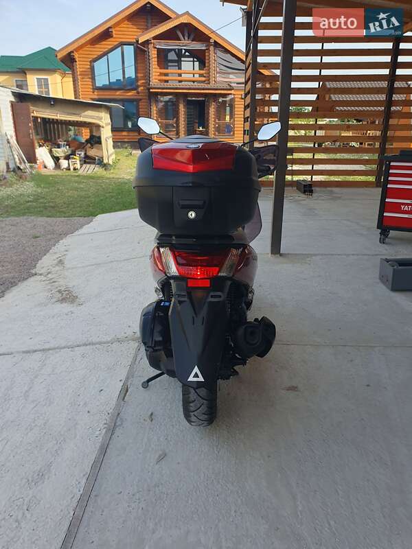 Скутер Yamaha NMax 2017 в Вышгороде