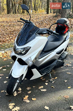 Макси-скутер Yamaha NMax 2016 в Малине Макси-скутер Yamaha NMax 2016 в Малине