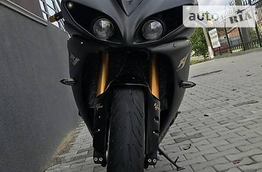 Спортбайк Yamaha R1 2014 в 