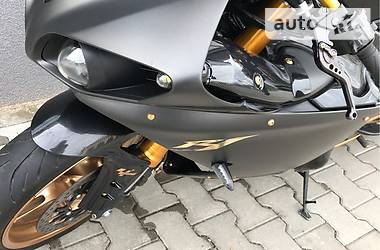 Спортбайк Yamaha R1 2014 в 