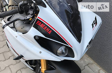 Спортбайк Yamaha R1 2014 в 
