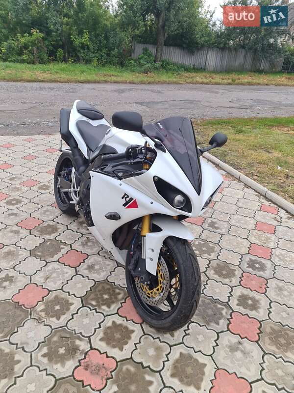 Спортбайк Yamaha R1 2011 в Сумах