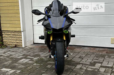 Спортбайк Yamaha R1 2017 в 