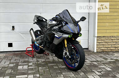 Спортбайк Yamaha R1 2017 в 