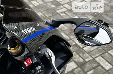 Спортбайк Yamaha R1 2017 в 