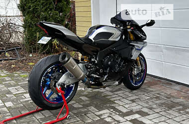 Спортбайк Yamaha R1 2017 в 