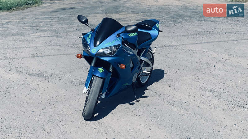 Спортбайк Yamaha R1 2000 в 