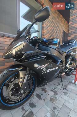 Спортбайк Yamaha R1 2007 в Киеве