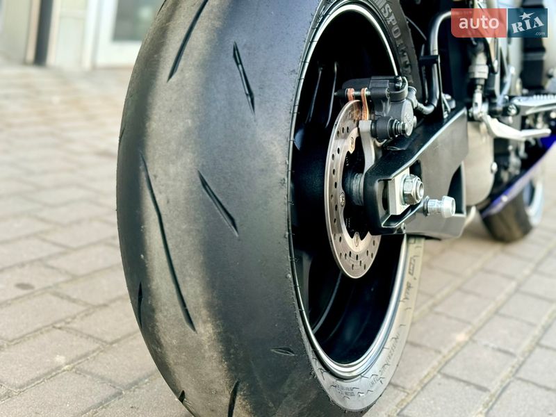 Спортбайк Yamaha R1 2012 в Ровно