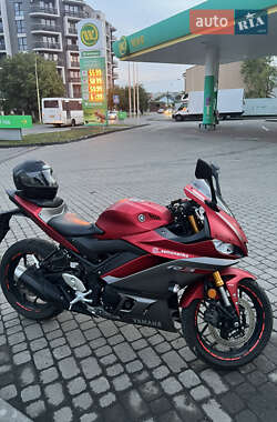 Мотоцикл Спорт-туризм Yamaha R3 2019 в 