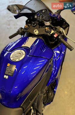 Спортбайк Yamaha R6 2020 в 