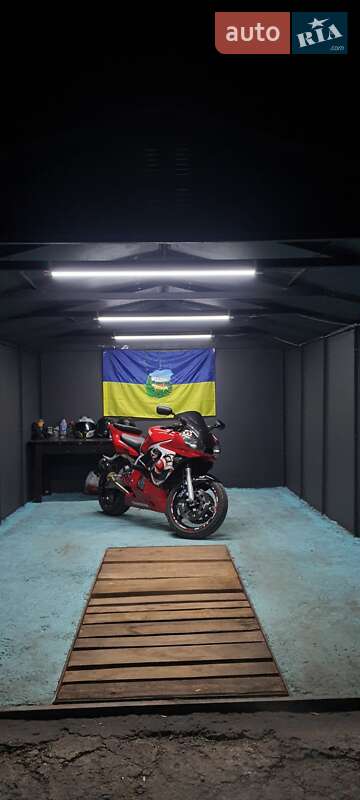Спортбайк Yamaha R6 2001 в 