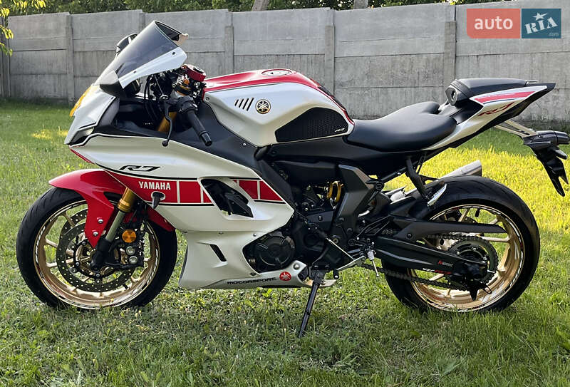 Спортбайк Yamaha R7 2023 в Дніпрі