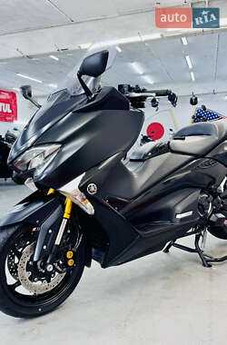 Максі-скутер Yamaha T-MAX 2018 в 