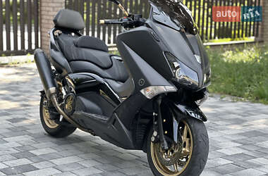 Макси-скутер Yamaha T-MAX 2013 в 