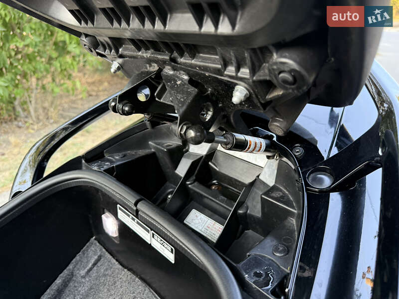 Максі-скутер Yamaha T-MAX 2011 в Одесі фото 46 Максі-скутер Yamaha T-MAX 2011 в Одесі