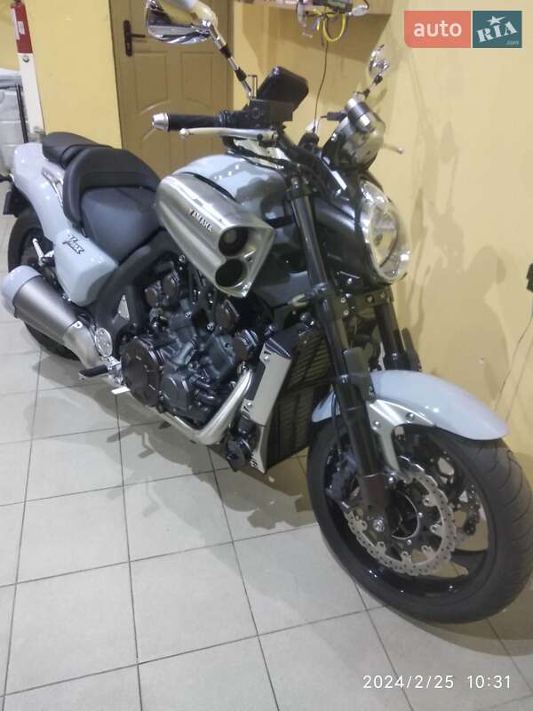 Мотоцикл Классик Yamaha VMAX 2014 в 