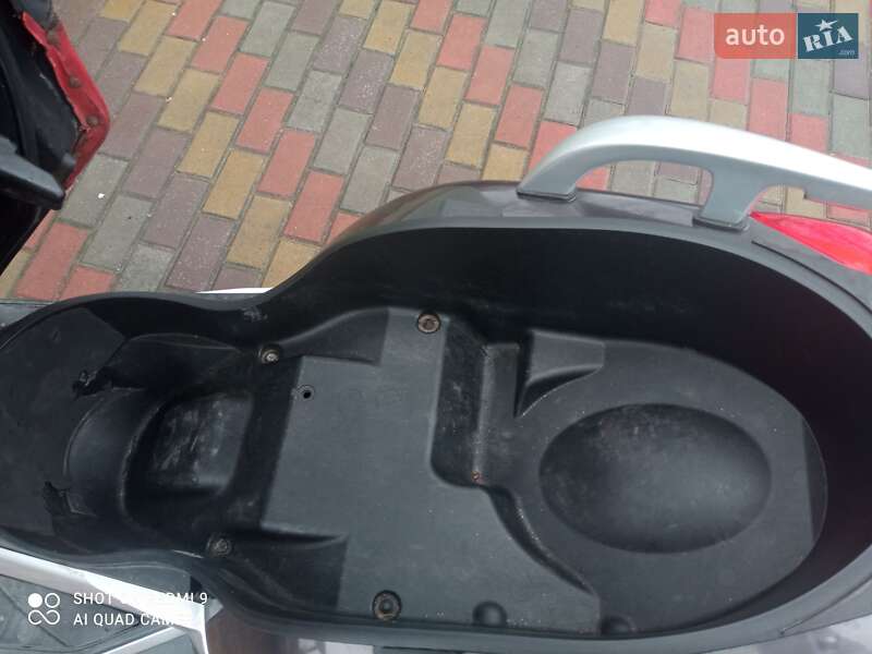 Максі-скутер Yamaha X-Max 250 2006 в Полонному
