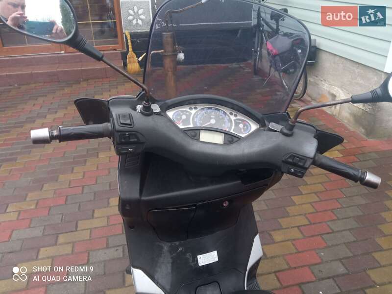 Максі-скутер Yamaha X-Max 250 2006 в Полонному
